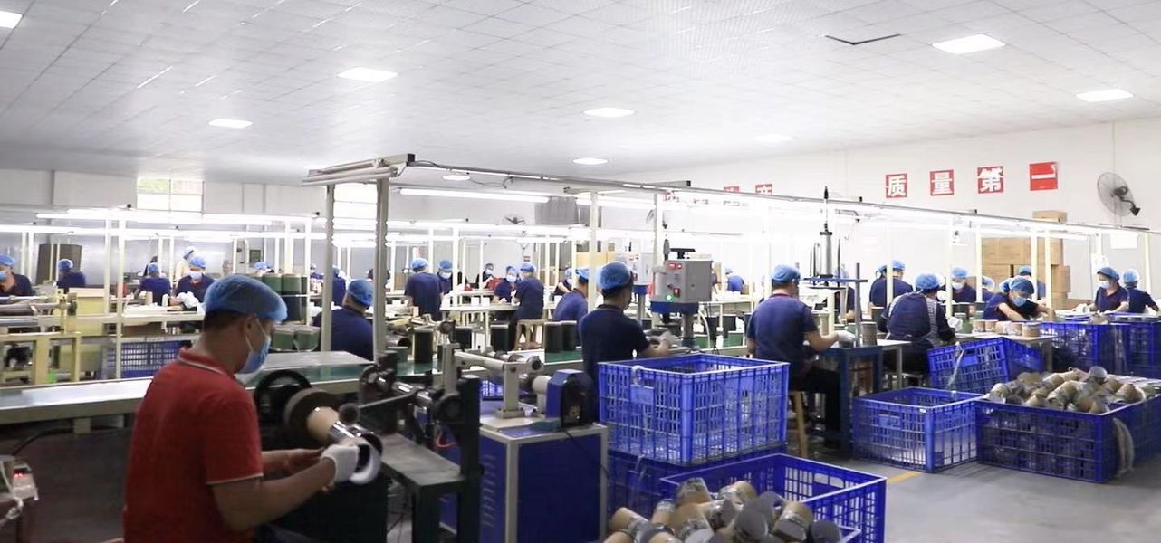 Dongguan Yongjian Paper Products Co., Ltd línea de producción del fabricante