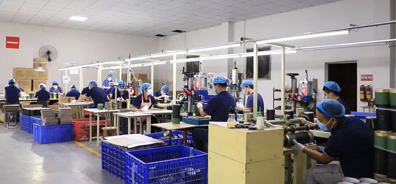 Dongguan Yongjian Paper Products Co., Ltd línea de producción del fabricante
