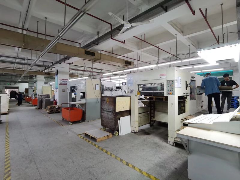 Dongguan Yongjian Paper Products Co., Ltd línea de producción del fabricante