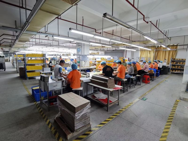 Dongguan Yongjian Paper Products Co., Ltd línea de producción del fabricante