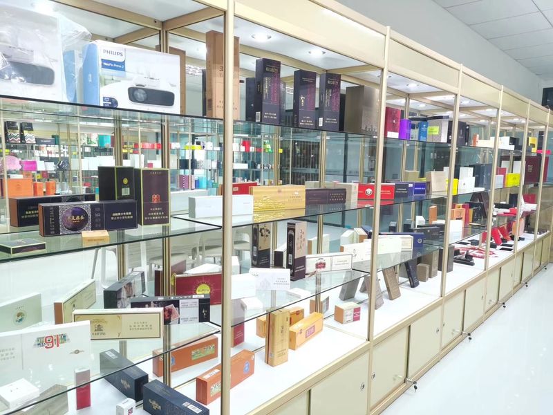 Dongguan Yongjian Paper Products Co., Ltd línea de producción del fabricante