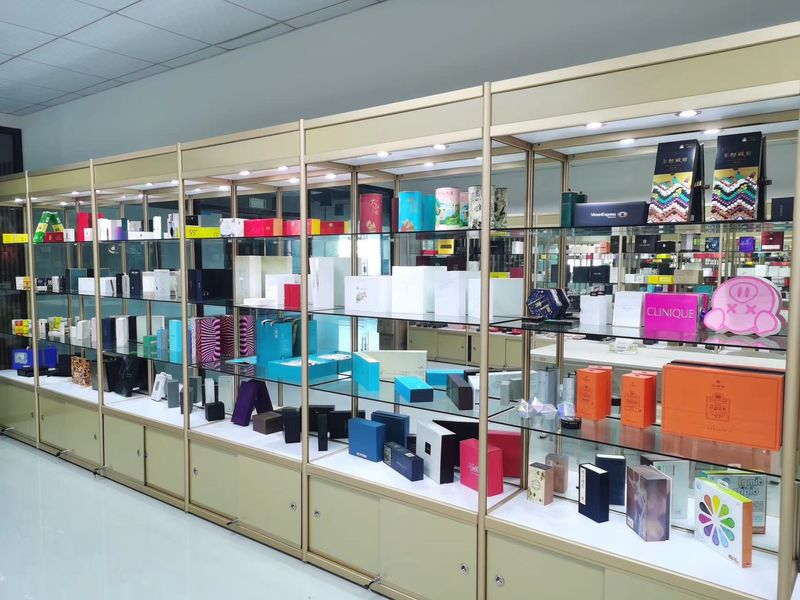 Dongguan Yongjian Paper Products Co., Ltd línea de producción del fabricante