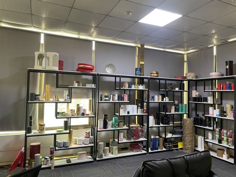 Dongguan Yongjian Paper Products Co., Ltd línea de producción del fabricante